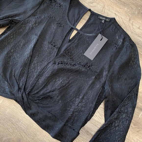 NWT Dynamite Blouse with twist in the front - Picture 4 of 5